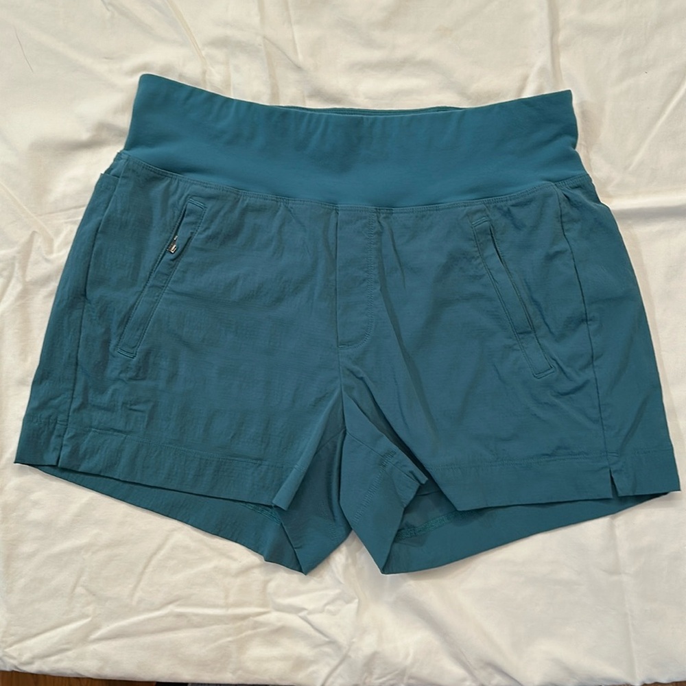 Athelta Trekkie Short turquoise color women’s size 4